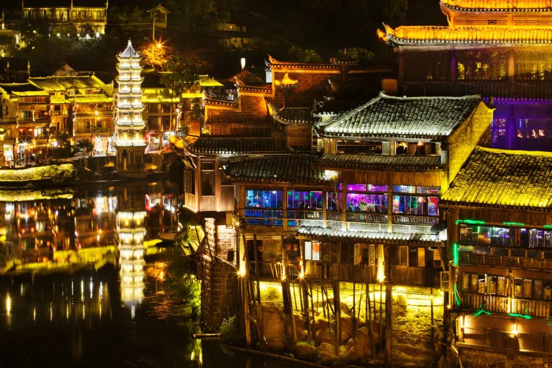 20260818251133.jpg 0818活力中国调研行丨坐着磁浮进凤凰,一路好景入画来7.jpg