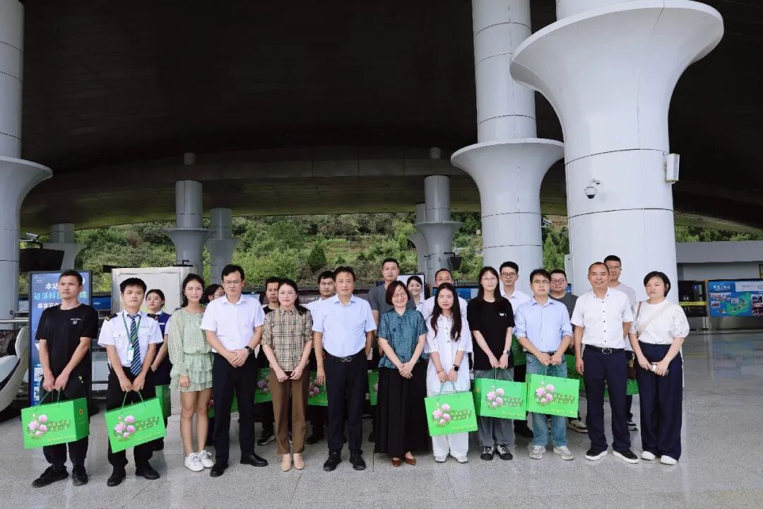20260820472445.jpg 0817省直工会赴凤凰磁浮文旅开展“送清凉”慰问活动2.jpg